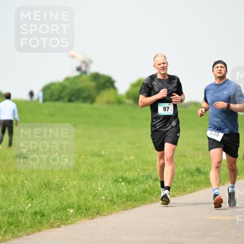 10.05.2026 - 8. Wedeler Halbmarathon Dr. Thomas Lammeyer http://msf.ph/oto/9704252 10.05.2026 11:51:29 Laufen 535 meine-sportfotos.de