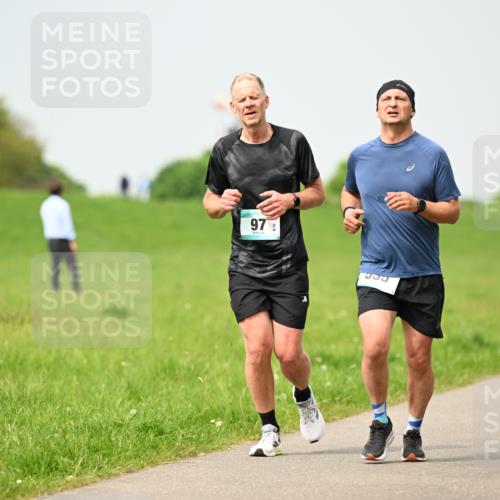 10.05.2026 - 8. Wedeler Halbmarathon Dr. Thomas Lammeyer http://msf.ph/oto/9704269 10.05.2026 11:51:31 Laufen  meine-sportfotos.de