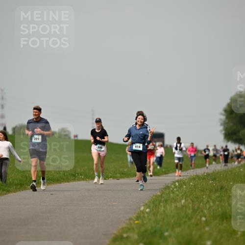 10.05.2026 - 8. Wedeler Halbmarathon Dr. Thomas Lammeyer http://msf.ph/oto/9704295 10.05.2026 11:51:37 Laufen 391, 395, 614 meine-sportfotos.de