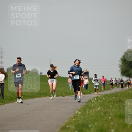 10.05.2026 - 8. Wedeler Halbmarathon Dr. Thomas Lammeyer http://msf.ph/oto/9704297 10.05.2026 11:51:38 Laufen 391, 395, 614 meine-sportfotos.de