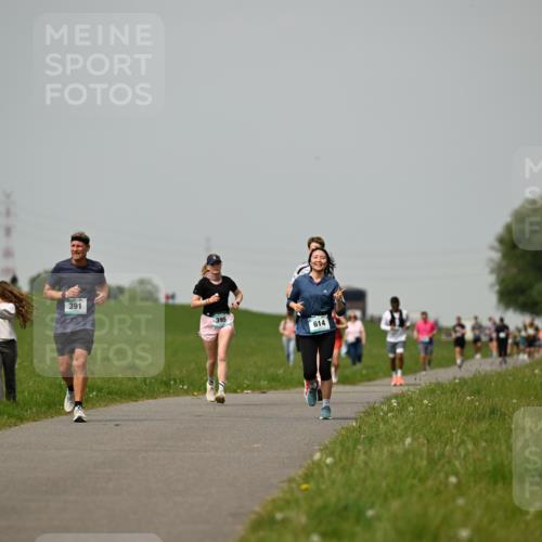 10.05.2026 - 8. Wedeler Halbmarathon Dr. Thomas Lammeyer http://msf.ph/oto/9704300 10.05.2026 11:51:38 Laufen 391, 395, 614 meine-sportfotos.de