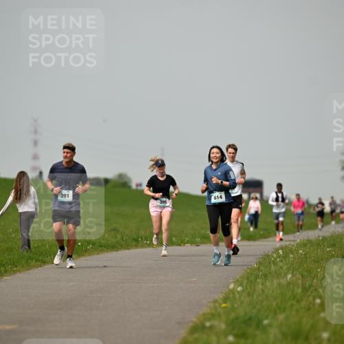 10.05.2026 - 8. Wedeler Halbmarathon Dr. Thomas Lammeyer http://msf.ph/oto/9704307 10.05.2026 11:51:39 Laufen 391, 395, 614 meine-sportfotos.de