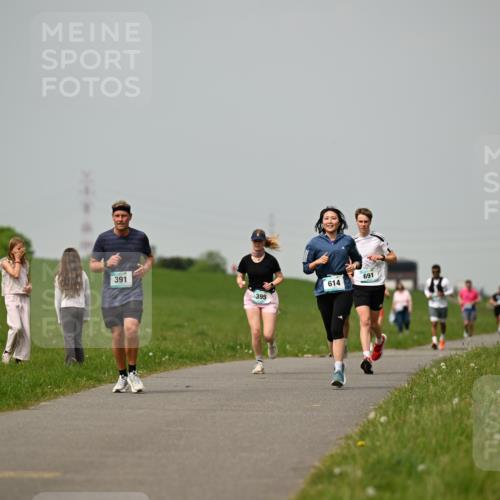 10.05.2026 - 8. Wedeler Halbmarathon Dr. Thomas Lammeyer http://msf.ph/oto/9704317 10.05.2026 11:51:39 Laufen 391, 691, 614, 395 meine-sportfotos.de
