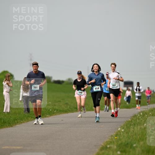 10.05.2026 - 8. Wedeler Halbmarathon Dr. Thomas Lammeyer http://msf.ph/oto/9704321 10.05.2026 11:51:40 Laufen 391, 395, 614, 691 meine-sportfotos.de