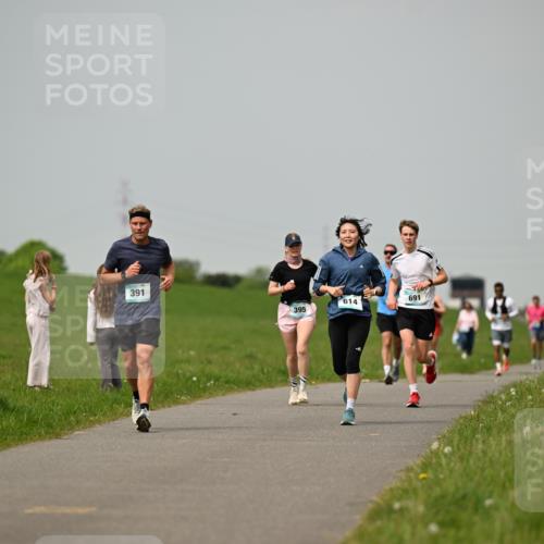 10.05.2026 - 8. Wedeler Halbmarathon Dr. Thomas Lammeyer http://msf.ph/oto/9704329 10.05.2026 11:51:40 Laufen 391, 395, 614, 691 meine-sportfotos.de