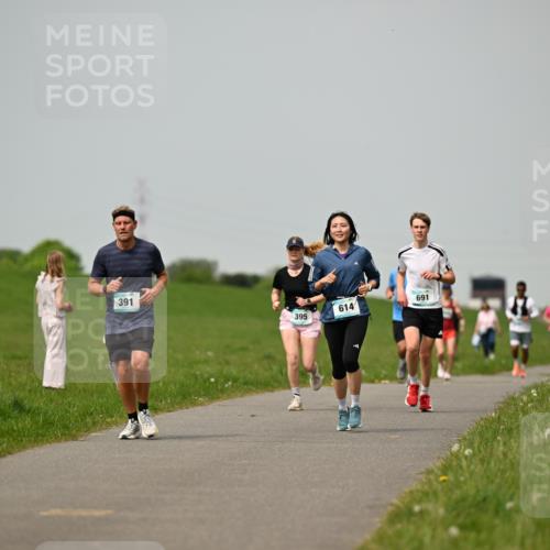 10.05.2026 - 8. Wedeler Halbmarathon Dr. Thomas Lammeyer http://msf.ph/oto/9704331 10.05.2026 11:51:40 Laufen 391, 395, 614, 691 meine-sportfotos.de