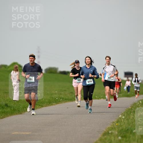 10.05.2026 - 8. Wedeler Halbmarathon Dr. Thomas Lammeyer http://msf.ph/oto/9704335 10.05.2026 11:51:41 Laufen 391, 395, 614, 694 meine-sportfotos.de