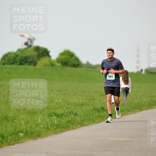 10.05.2026 - 8. Wedeler Halbmarathon Dr. Thomas Lammeyer http://msf.ph/oto/9704340 10.05.2026 11:51:42 Laufen 391 meine-sportfotos.de