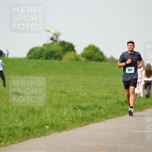 10.05.2026 - 8. Wedeler Halbmarathon Dr. Thomas Lammeyer http://msf.ph/oto/9704342 10.05.2026 11:51:42 Laufen 391 meine-sportfotos.de