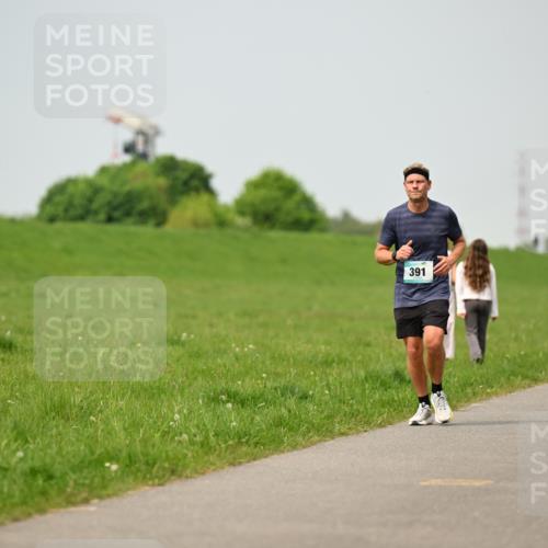 10.05.2026 - 8. Wedeler Halbmarathon Dr. Thomas Lammeyer http://msf.ph/oto/9704343 10.05.2026 11:51:42 Laufen 391, 614 meine-sportfotos.de