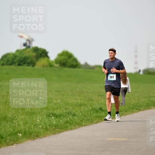 10.05.2026 - 8. Wedeler Halbmarathon Dr. Thomas Lammeyer http://msf.ph/oto/9704346 10.05.2026 11:51:41 Laufen 391, 614 meine-sportfotos.de