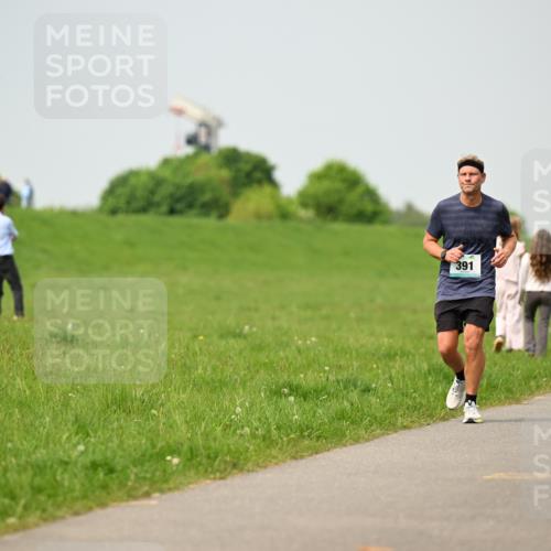 10.05.2026 - 8. Wedeler Halbmarathon Dr. Thomas Lammeyer http://msf.ph/oto/9704348 10.05.2026 11:51:42 Laufen 391 meine-sportfotos.de
