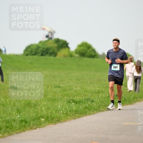 10.05.2026 - 8. Wedeler Halbmarathon Dr. Thomas Lammeyer http://msf.ph/oto/9704350 10.05.2026 11:51:42 Laufen 391, 614 meine-sportfotos.de