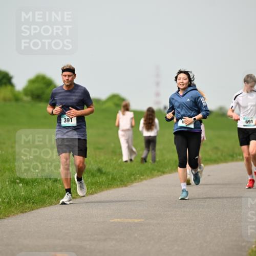 10.05.2026 - 8. Wedeler Halbmarathon Dr. Thomas Lammeyer http://msf.ph/oto/9704352 10.05.2026 11:51:43 Laufen 391, 691 meine-sportfotos.de