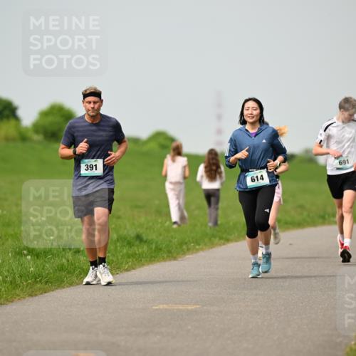 10.05.2026 - 8. Wedeler Halbmarathon Dr. Thomas Lammeyer http://msf.ph/oto/9704354 10.05.2026 11:51:43 Laufen 391, 614, 691 meine-sportfotos.de