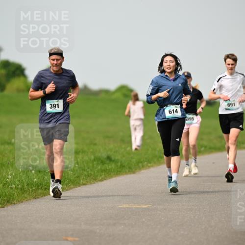 10.05.2026 - 8. Wedeler Halbmarathon Dr. Thomas Lammeyer http://msf.ph/oto/9704363 10.05.2026 11:51:44 Laufen 391, 614, 895, 691 meine-sportfotos.de