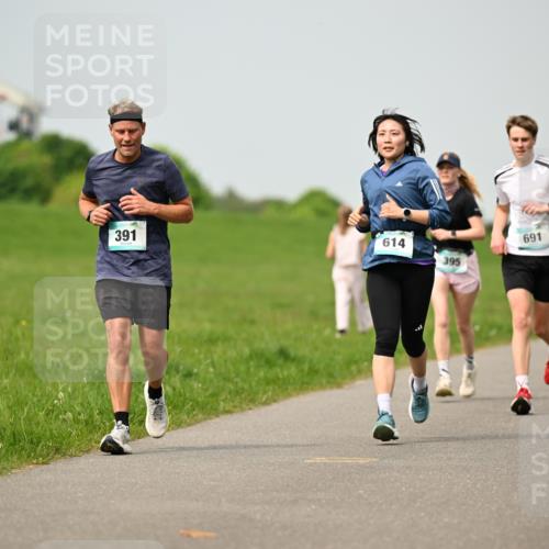 10.05.2026 - 8. Wedeler Halbmarathon Dr. Thomas Lammeyer http://msf.ph/oto/9704368 10.05.2026 11:51:44 Laufen 391, 614, 395, 691 meine-sportfotos.de