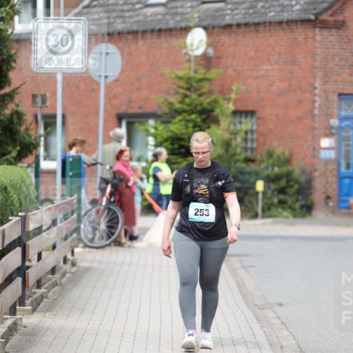 10.05.2026 - 8. Wedeler Halbmarathon Andreas Tolksdorf http://msf.ph/oto/9704386 10.05.2026 10:35:46 Laufen 308, 253 meine-sportfotos.de
