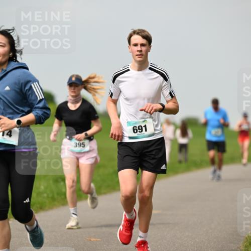 10.05.2026 - 8. Wedeler Halbmarathon Dr. Thomas Lammeyer http://msf.ph/oto/9704424 10.05.2026 11:51:49 Laufen 614, 395, 691 meine-sportfotos.de