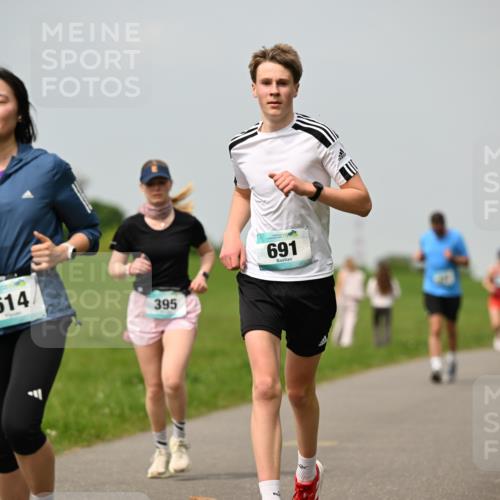 10.05.2026 - 8. Wedeler Halbmarathon Dr. Thomas Lammeyer http://msf.ph/oto/9704426 10.05.2026 11:51:49 Laufen 614, 395, 691 meine-sportfotos.de