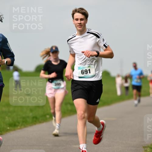10.05.2026 - 8. Wedeler Halbmarathon Dr. Thomas Lammeyer http://msf.ph/oto/9704430 10.05.2026 11:51:50 Laufen 614, 691 meine-sportfotos.de
