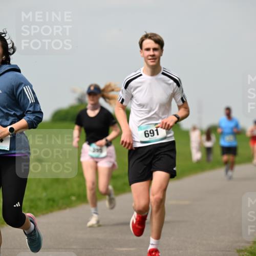 10.05.2026 - 8. Wedeler Halbmarathon Dr. Thomas Lammeyer http://msf.ph/oto/9704432 10.05.2026 11:51:49 Laufen 691 meine-sportfotos.de