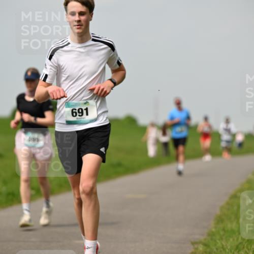 10.05.2026 - 8. Wedeler Halbmarathon Dr. Thomas Lammeyer http://msf.ph/oto/9704437 10.05.2026 11:51:50 Laufen 691 meine-sportfotos.de