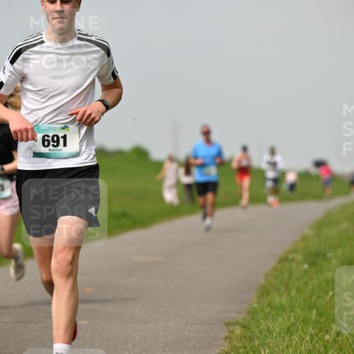 10.05.2026 - 8. Wedeler Halbmarathon Dr. Thomas Lammeyer http://msf.ph/oto/9704442 10.05.2026 11:51:50 Laufen 395, 691 meine-sportfotos.de
