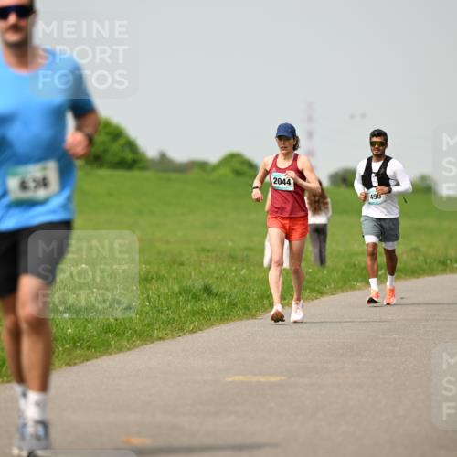 10.05.2026 - 8. Wedeler Halbmarathon Dr. Thomas Lammeyer http://msf.ph/oto/9704507 10.05.2026 11:51:57 Laufen 636, 2044, 490 meine-sportfotos.de