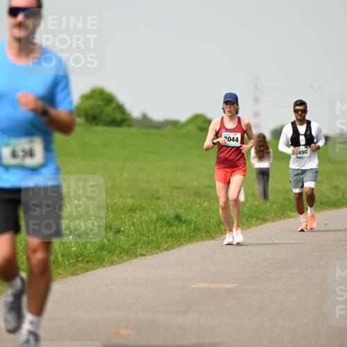10.05.2026 - 8. Wedeler Halbmarathon Dr. Thomas Lammeyer http://msf.ph/oto/9704509 10.05.2026 11:51:57 Laufen 3044, 490 meine-sportfotos.de