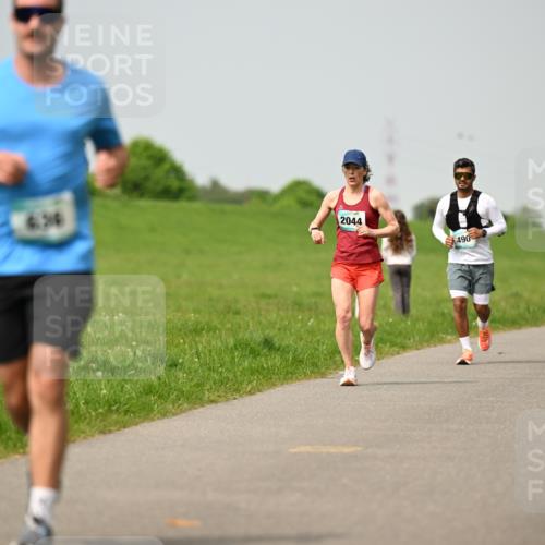 10.05.2026 - 8. Wedeler Halbmarathon Dr. Thomas Lammeyer http://msf.ph/oto/9704511 10.05.2026 11:51:57 Laufen 2044, 490 meine-sportfotos.de