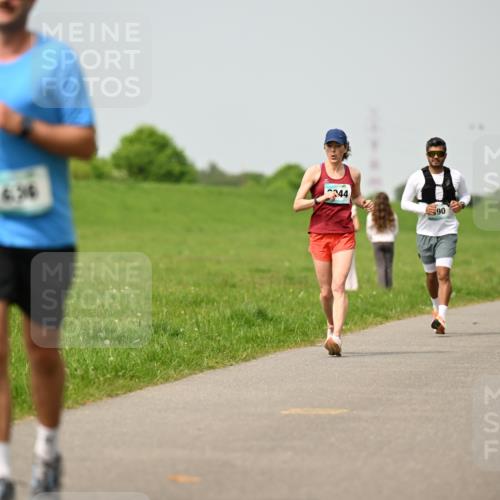 10.05.2026 - 8. Wedeler Halbmarathon Dr. Thomas Lammeyer http://msf.ph/oto/9704515 10.05.2026 11:51:57 Laufen  meine-sportfotos.de