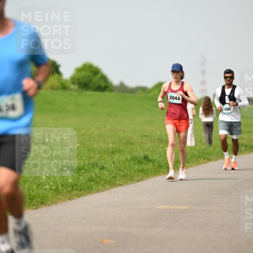 10.05.2026 - 8. Wedeler Halbmarathon Dr. Thomas Lammeyer http://msf.ph/oto/9704520 10.05.2026 11:51:57 Laufen 2044, 490 meine-sportfotos.de