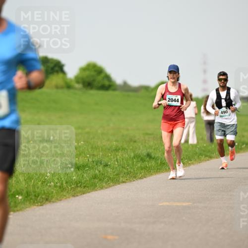 10.05.2026 - 8. Wedeler Halbmarathon Dr. Thomas Lammeyer http://msf.ph/oto/9704522 10.05.2026 11:51:57 Laufen 2044, 490 meine-sportfotos.de