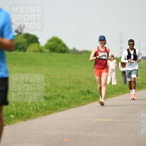 10.05.2026 - 8. Wedeler Halbmarathon Dr. Thomas Lammeyer http://msf.ph/oto/9704524 10.05.2026 11:51:58 Laufen 490 meine-sportfotos.de