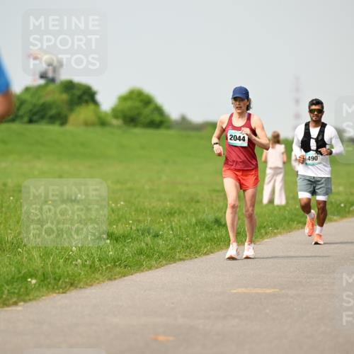 10.05.2026 - 8. Wedeler Halbmarathon Dr. Thomas Lammeyer http://msf.ph/oto/9704528 10.05.2026 11:51:58 Laufen 2044, 490 meine-sportfotos.de