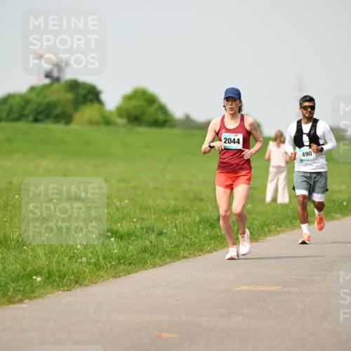 10.05.2026 - 8. Wedeler Halbmarathon Dr. Thomas Lammeyer http://msf.ph/oto/9704529 10.05.2026 11:51:58 Laufen 2044, 490 meine-sportfotos.de