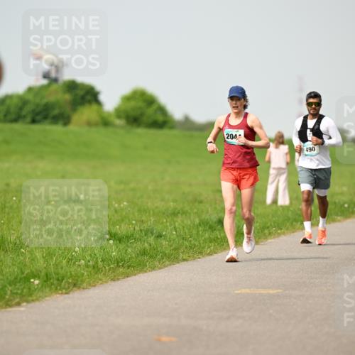10.05.2026 - 8. Wedeler Halbmarathon Dr. Thomas Lammeyer http://msf.ph/oto/9704531 10.05.2026 11:51:58 Laufen 830, 204, 490 meine-sportfotos.de