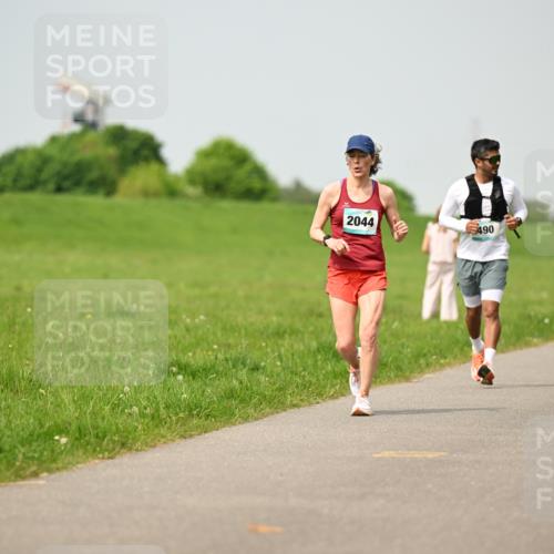 10.05.2026 - 8. Wedeler Halbmarathon Dr. Thomas Lammeyer http://msf.ph/oto/9704533 10.05.2026 11:51:58 Laufen 2044, 490 meine-sportfotos.de