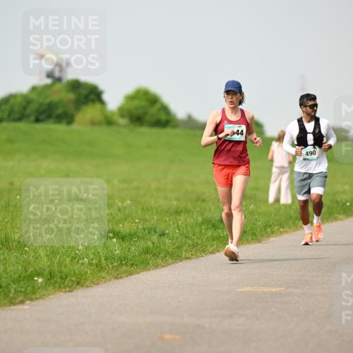 10.05.2026 - 8. Wedeler Halbmarathon Dr. Thomas Lammeyer http://msf.ph/oto/9704535 10.05.2026 11:51:58 Laufen 490 meine-sportfotos.de