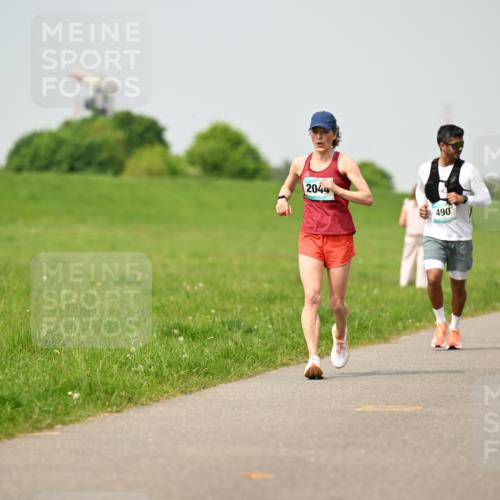 10.05.2026 - 8. Wedeler Halbmarathon Dr. Thomas Lammeyer http://msf.ph/oto/9704537 10.05.2026 11:51:59 Laufen 2044, 490 meine-sportfotos.de