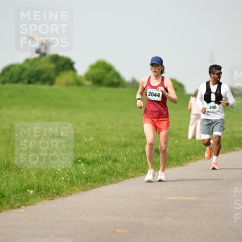 10.05.2026 - 8. Wedeler Halbmarathon Dr. Thomas Lammeyer http://msf.ph/oto/9704539 10.05.2026 11:51:59 Laufen 2044, 490 meine-sportfotos.de