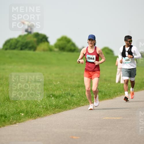 10.05.2026 - 8. Wedeler Halbmarathon Dr. Thomas Lammeyer http://msf.ph/oto/9704541 10.05.2026 11:51:59 Laufen 2044, 490 meine-sportfotos.de