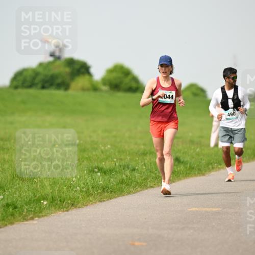 10.05.2026 - 8. Wedeler Halbmarathon Dr. Thomas Lammeyer http://msf.ph/oto/9704543 10.05.2026 11:51:59 Laufen 044, 490 meine-sportfotos.de