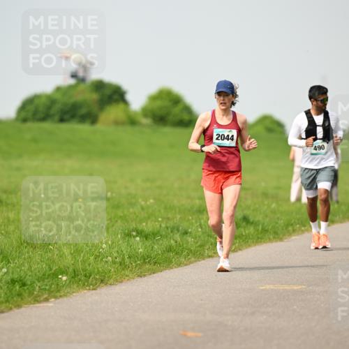 10.05.2026 - 8. Wedeler Halbmarathon Dr. Thomas Lammeyer http://msf.ph/oto/9704545 10.05.2026 11:51:59 Laufen 2044, 490 meine-sportfotos.de