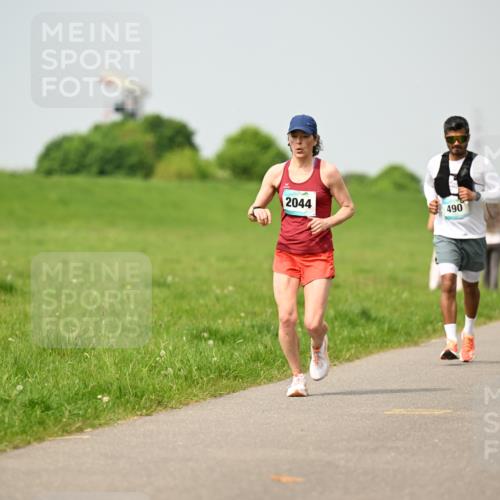 10.05.2026 - 8. Wedeler Halbmarathon Dr. Thomas Lammeyer http://msf.ph/oto/9704550 10.05.2026 11:51:59 Laufen 2044, 490 meine-sportfotos.de
