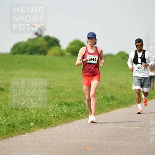 10.05.2026 - 8. Wedeler Halbmarathon Dr. Thomas Lammeyer http://msf.ph/oto/9704552 10.05.2026 11:52:00 Laufen 490 meine-sportfotos.de