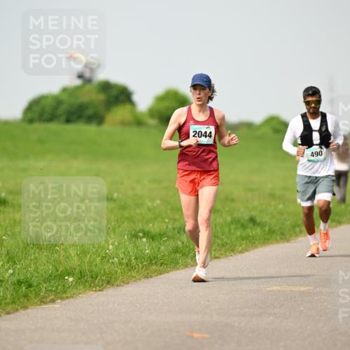 10.05.2026 - 8. Wedeler Halbmarathon Dr. Thomas Lammeyer http://msf.ph/oto/9704554 10.05.2026 11:52:00 Laufen 2044, 490 meine-sportfotos.de