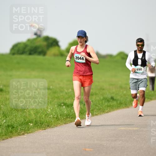 10.05.2026 - 8. Wedeler Halbmarathon Dr. Thomas Lammeyer http://msf.ph/oto/9704559 10.05.2026 11:52:00 Laufen 2044, 490 meine-sportfotos.de