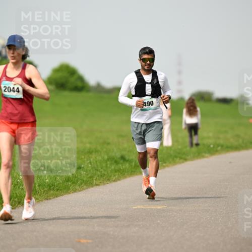 10.05.2026 - 8. Wedeler Halbmarathon Dr. Thomas Lammeyer http://msf.ph/oto/9704574 10.05.2026 11:52:01 Laufen 2044, 490 meine-sportfotos.de